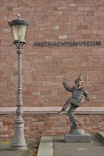 Sculpture of the Mainz Klepper-Garde in front of the red carnival museum, sculpture, jester,