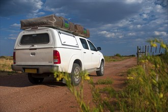 Four-wheel drive jeep with roof tents, sand track, adventure, adventure holiday, camping, tourism,