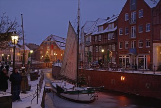 Europe, Germany, Lower Saxony, Hamburg Metropolitan Region, Stade, Christmas at the Old Harbour,