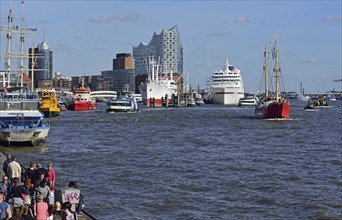 Europe, Germany, Hanseatic City of Hamburg, Elbe, Elbe Philharmonic Hall, glass facade, harbour