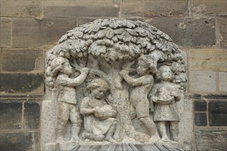 Sculpture Güllbrünnlein and monument to children's songwriter Friedrich Wilhelm Güll, St. Johannis