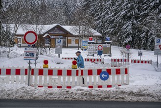 Indications of a ban on entering, car park of a ski area in Winterberg, during the Corona crisis,