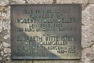 Hohenbeilstein Castle, sign with lettering, letters, In memory of the Kommerzienrat Robert