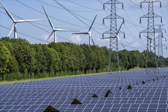 High-voltage power line route, the space underneath is used for a solar park over 5 km long, behind