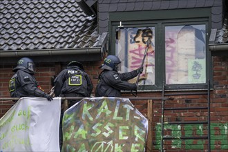 2nd day of the eviction of the Lützerath hamlet, occupied buildings of the former farm, by climate