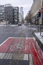 Onset of winter, poorly cleared cycle lane, in the city centre of Frankfurt, Hesse, Germany, Europe