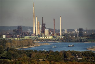 Rhine at Duisburg Bruckhausen, Thyssenkrupp Steel steelworks, blast furnaces, sintering plant,