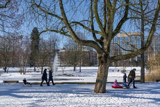 Winter weather in the Ruhr area, Stadtgarten Essen, municipal park in the city centre,