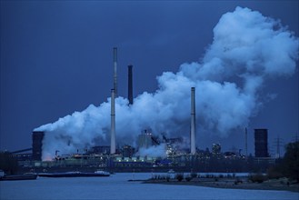 Rhine at Duisburg Bruckhausen, Marxloh, Thyssenkrupp Steel steelworks, blast furnaces, sintering