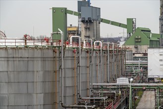 Refinery of Ruhröl, BP Gelsenkirchen, today BP Refining & Petrochemicals GmbH, tanks and operation