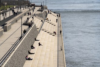 Effects of the coronavirus crisis, Rhine promenade, Rhine boulevard, on the Deutzer Ufer, few