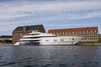 72m luxury yacht or superyacht Vanish George Town with helicopter by Larry Van Tuyl, designed by