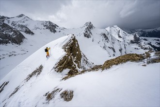 Ski tourers ascending from the Iffigtal to the Wildhornhütte, snow-covered mountain landscape,