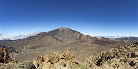 Panorama from the summit of Alto de Guajara, 2715m, over the Teide National Park, Parque Nacional