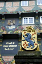 Fountain column with lion, coat of arms and half-timbered house, Hoppener Haus, Celle, Lower