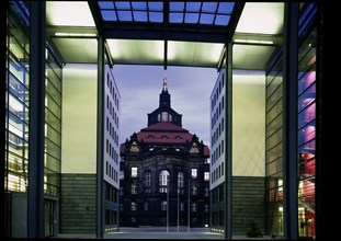 Ministerial building on Carolaplatz