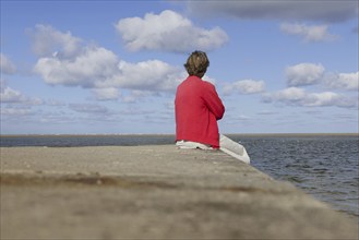 Elderly tourist on the island of Borkum, 22.07.2024