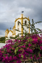 Church and bougainvillea, Igreja da Luz de Lagos, Luz, near Lagos, Algarve, Portugal, Europe