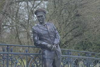 Sculpture of Elvis Presley, Usa-Bridge, monument, railing, leaning, standing, man, uniform, cap,