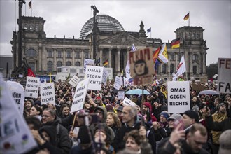 150, 000 people gather around the Bundestag in Berlin to build a human wall against the shift to