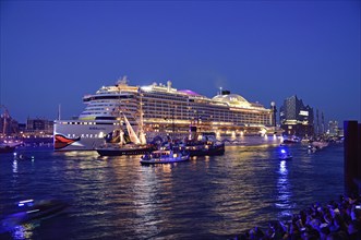 Europe, Germany, Hamburg, Elbe, View over the Elbe, Passenger ship AIDAprima with festive lighting,