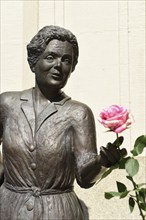 Europe, Germany, Northern Germany, Ohnsorgtheater, popular actress, life-size bronze statue of