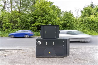 Semi-stationary speed camera on the B227, Hattinger Straße, used by the city of Gelsenkirchen,