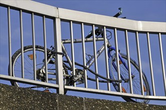 Damaged bicycle, Cologne, North Rhine-Westphalia, Germany, Europe