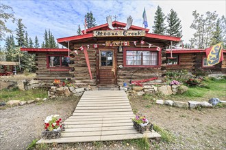 Lodge, Moose Creek Lodge, pub, café, Klondike Highway, Yukon, Canada, North America