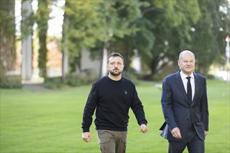 Volodymyr Zelensky (President of Ukraine) is received by Olaf Scholz (Chancellor of the Federal