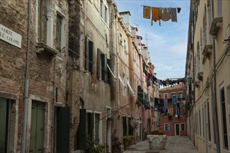 Alley in Venice with washing lines between the houses, Venice, Veneto, Italy, Europe