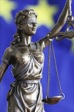 Symbolic image: Justitia in front of a European flag