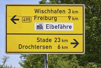 Signposts to Wischhafen, Freiburg, Stade, Drochtersen and to the Elbe ferry in Wischhafen, district