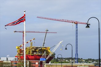 Risøy broen over Haugesund Gjestehavn, HAUGESUND, North Sea in Rogaland County, Åkrafjord, Norway,