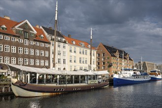 Nyhavn, moored sailing boats in the Frederiksstaden district, harbour district with houses over 300