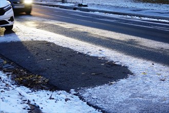 First snow, risk of slippery road traffic, road traffic, November, Germany, Europe