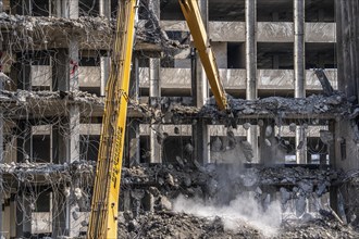 Construction site on Haroldstraße, demolition of a former office building, after complete gutting