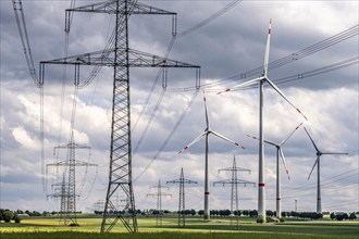 Wind farm north-east of Marsberg, Hochsauerlandkreis, high-voltage line, electricity pylons, North