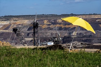 Edge of the Garzweiler II open-cast lignite mine, the last buildings of the abandoned village are