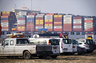 Harbour tugs bring the container freighter Madison Maersk from its berth at the RWG Container