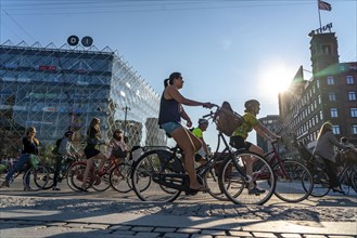 Cyclists on cycle paths, Radhuspladsen, City Hall Square, H.C. Andersen's Boulevard, in the city