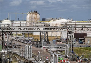 Shell Pernis refinery, largest refinery in Europe, production, logistics and tank facilities,