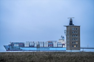 Thick fog in winter, hanging over the mouth of the Elbe into the North Sea, container ship Maersk