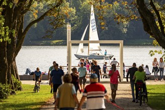 Promenade on Lake Baldeney, jetty for the ships of the White Fleet, lido, sailing boats on the