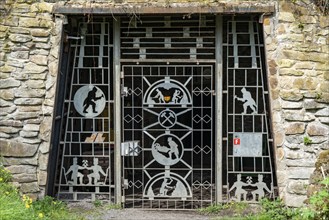 Access to the Nachtigallstollen, GeoRoute Ruhr, Dünkelberg quarry, in the Muttental valley, here