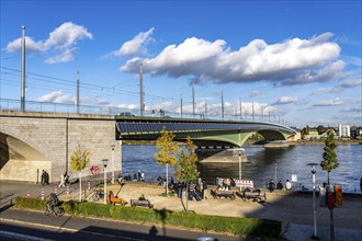 The Kennedy Bridge, the middle of Bonn's 3 Rhine bridges, connects the centre of Bonn and the Beuel