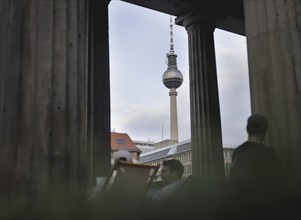 Reading by Ulrike C. Tscharre and live music at the Kolonnaden Bar on Museum Island in Berlin,