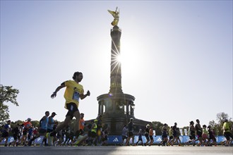 Runners on the Great Star in front of the Victory Column at the 50th BMW Berlin Marathon 2024 on 29