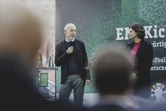 Bernd Neuendorf, President of the DFB, and Suliane Seifert, photographed at the kick-off event for