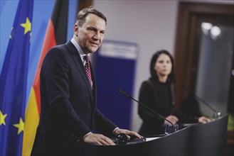 (R-L) Annalena Bärbock (Alliance 90/The Greens), Federal Foreign Minister, and Radoslaw Sikorski,